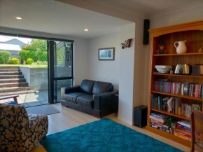 Modern 2 BDRM Oakura Basement apartment